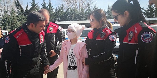 Yunus polislerden kanser hastas Yamur'a srpriz