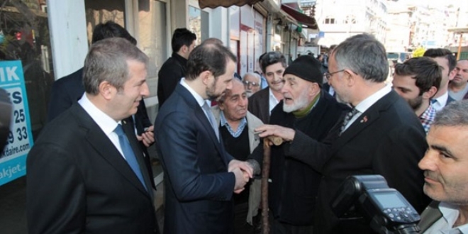Bakan Albayrak'ın ziyaretine 95 yaşındaki dedenin duası damga vurdu