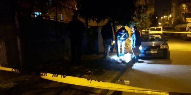 Sultangazi'de kaldırıma bırakılan EYP patladı