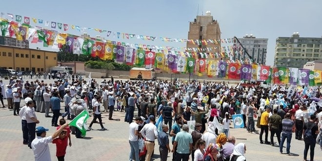 HDP mitinginde 'Krdistan' ve 'calan' propagandas