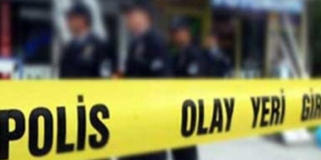 Babasının mezarı başında annesini boğarak öldürdü