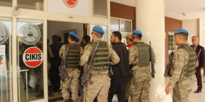 Terör propagandası yapan 12 kişi adliyeye sevk edildi