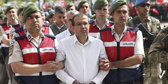 Darbeci eski general darbe bildirisindeki imzasını inkar etti