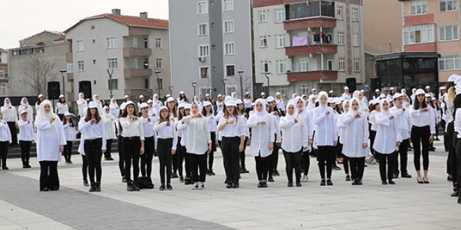 601 renci stiklal Mar'n iaret diliyle okudu, o anlar havadan grntlendi