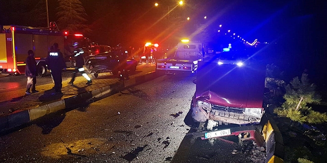 Isparta'da zincirleme trafik kazas: 21 yaral