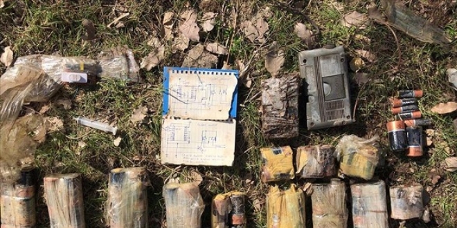 PKK'lı teröristlerin el yapımı patlayıcı şeması bulundu