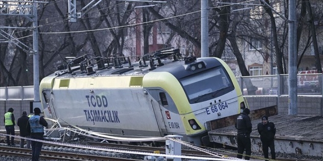 Ankara'da akaryakıt yüklü tren raydan çıktı