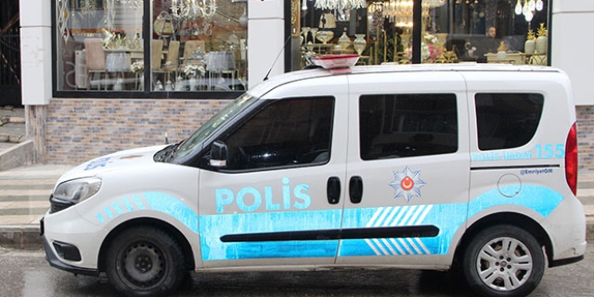 Emekli müfettiş evinde ölü bulundu