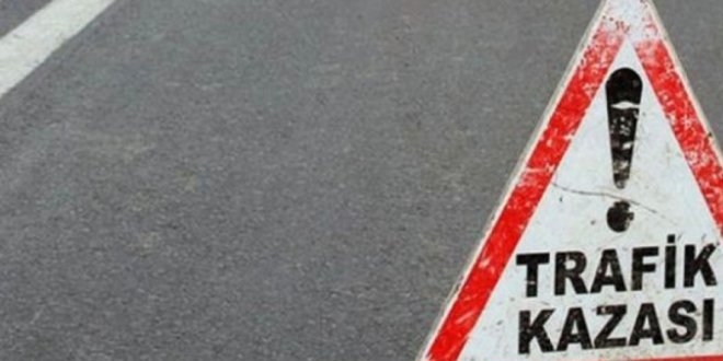 Mersin'de araba arpan gen hayatn kaybetti