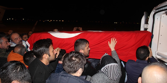 Polonya'da ldrlen Trk rencinin cenazesi Trkiye'ye getirildi