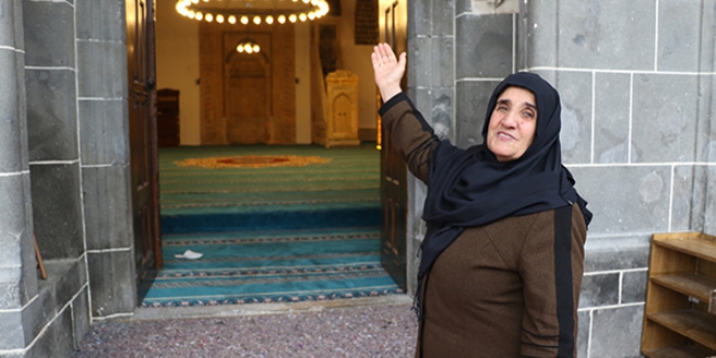 'Cami yanacağına evim yansın' diyen Gülseher teyze konuştu