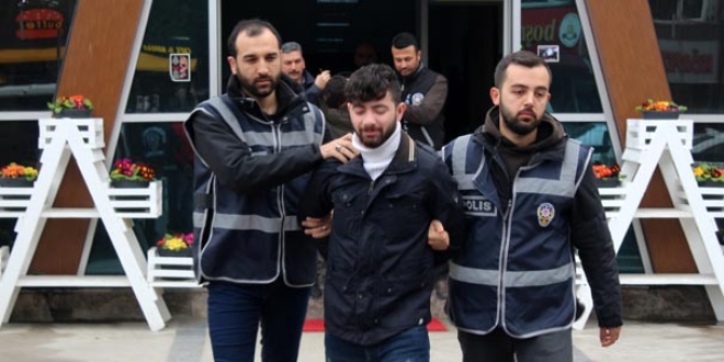 Adliyeye sevk edilirken ilanı aşk etti