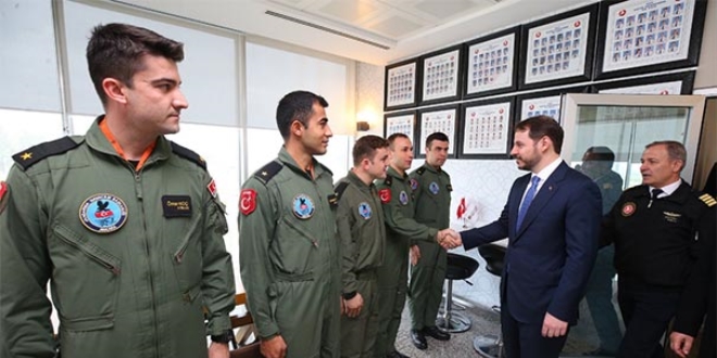 Bakan Albayrak, Trk Hava Yollar Uu Akademisi'ni ziyaret etti