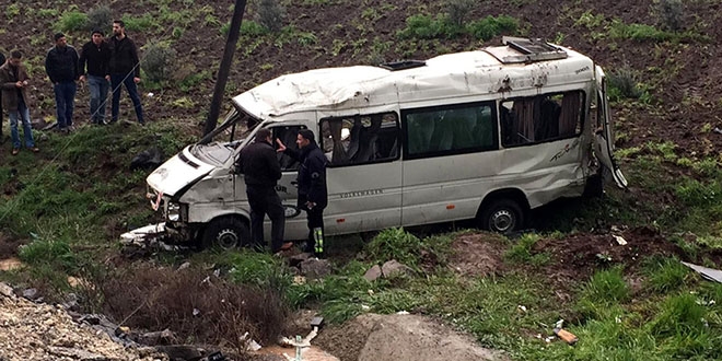 Gaziantep'te minibüs devrildi: 1 ölü, 15 yaralı