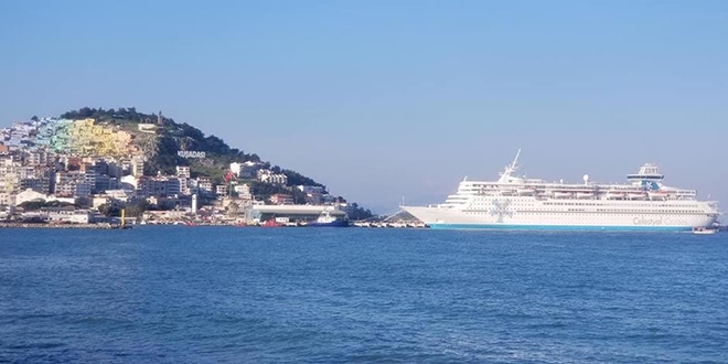 Kuşadası'na sezonun ikinci turist gemisi geldi
