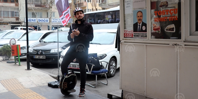 'Tek teker' ile seçmenden babasına oy istiyor