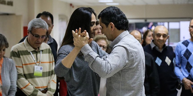 'Tazelenme Üniversitesi'nde tangoyla 'gençlik aşısı'