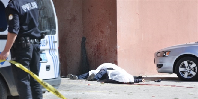 Antalya'da silahlı kavga: 2 ölü, 1 yaralı