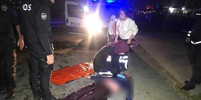 Fatih'te denize atlayan genci deniz polisi kurtardı