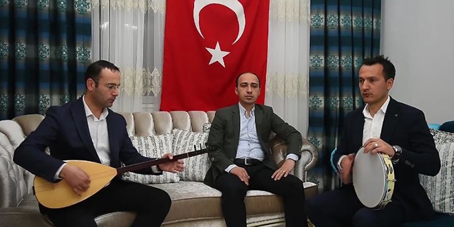 Hakim ile komutan saz çaldı, kaymakam türkü okudu