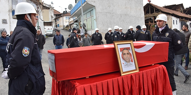 Trafik kazasında hayatını kaybeden polis defnedildi