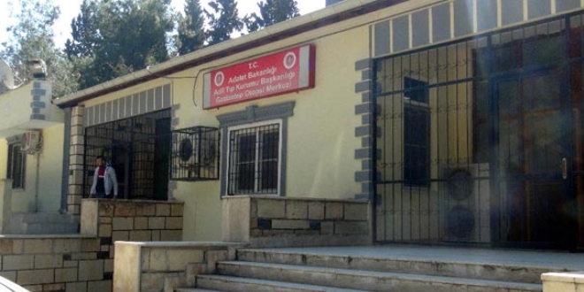 Eşini boğarak öldürdü, başında ağlarken bulundu