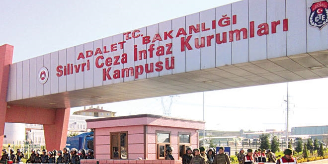 DHKP/C'li avukatların yargılandığı davada arbede