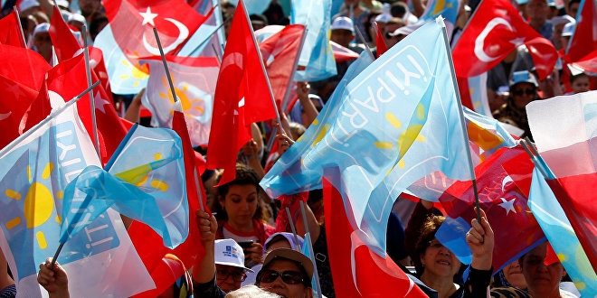 'CHP st sralara HDP'lileri koydu, Y Parti'ye hak ettii deer verilmiyor' diyerek istifa ettiler