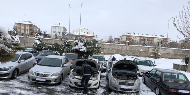 3 ilde oto hırsızlık operasyonu: 12 kişi yakalandı