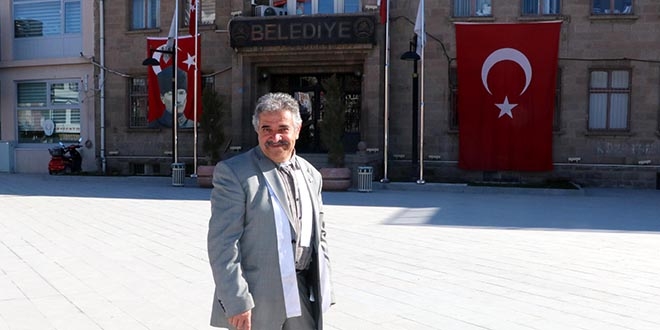 Hem belediye başkanlığına hem de muhtarlığa aday