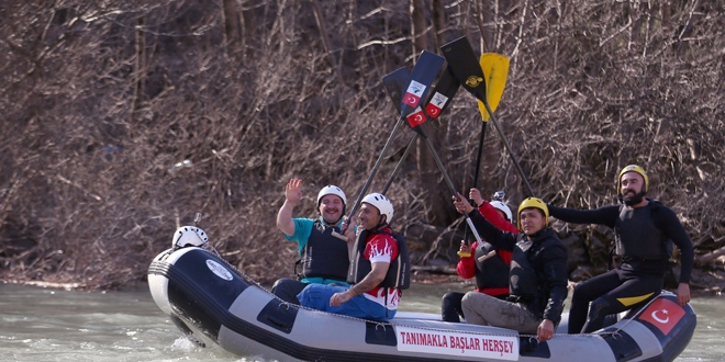 Bakan Varank'tan Munzur'da 'nevruz' raftingi