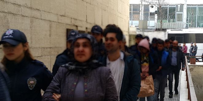 PKK sempatizanları adliyeye sırıtarak girdi