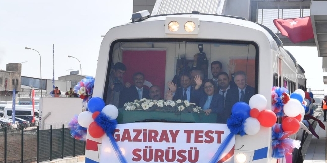 Abdulhamit Gül'den GAZİRAY Banliyo Hattı'nda test sürüşü