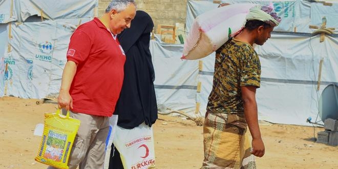 Türk Kızılayı Yemen'de gıda kolisi dağıttı