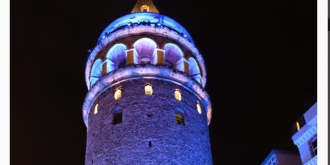 İstanbul'un simgeleri maviye büründü