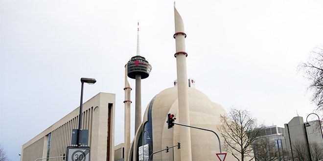 Almanya'da minareler yasaklansn teklifi
