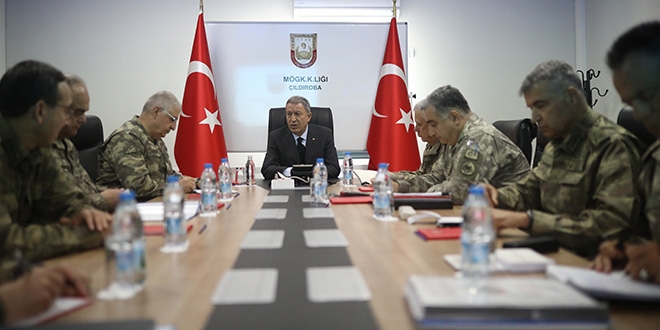 Bakan Akar: Teröristlerin varlığı mutlaka sona ermeli