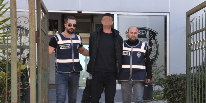 Polisleri bıçakla yaralayan saldırgan yakalandı