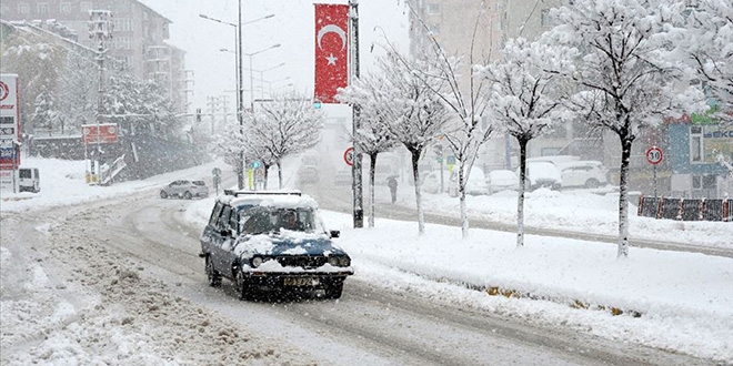 Doğu'da baharda yağan kar etkili oldu