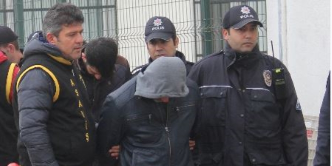 Polisle dalga gecen çete üyesi tutuklandı