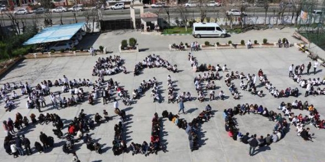 Batman'da öğrencilerden kitap okuma etkinliği