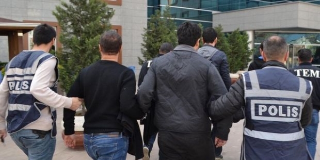Kaçakçılık iddiasıyla 2'si memur, 14 kişi gözaltında