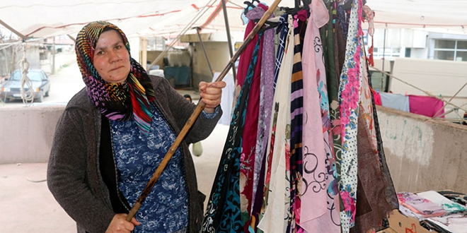 'Çalışkan' anne pazarcılıkla 4 çocuğunu okuttu