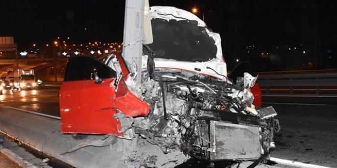 D-100 Karayolu'nda trafik kazas: 1'i polis, 3 yaral
