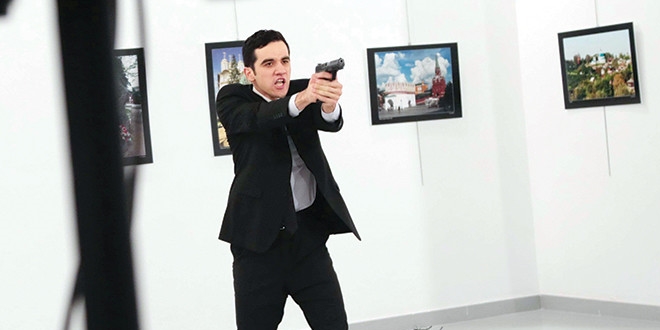 Büyükelçi Karlov suikastı davasında iki sanığa tahliye