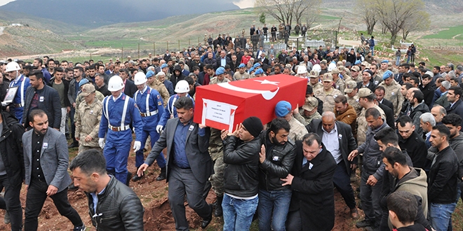 Şehit asker gözyaşları arasında toprağa verildi