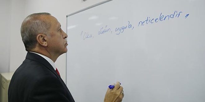 Cumhurbaşkanı Erdoğan okul açılışı yaptı