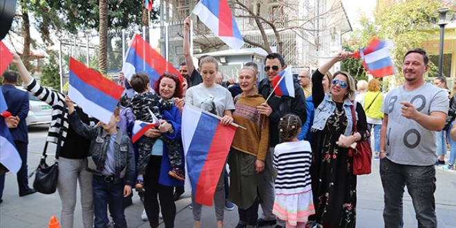 'Türkiye'de en az 100 bin Rus var'
