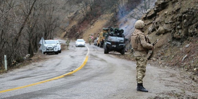 rnak'ta PKK'l 4 terrist teslim oldu