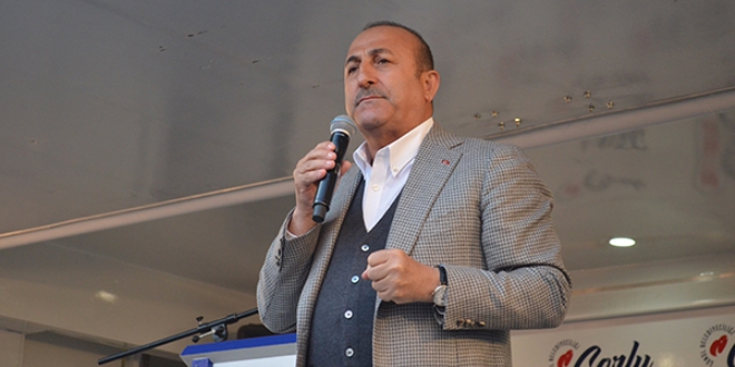 Çavuşoğlu o sesi duyunca konuşmasını yarıda kesti